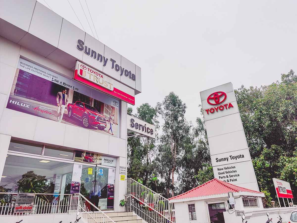 Sunny Motors network multiple outlets Uttar Pradesh car service center